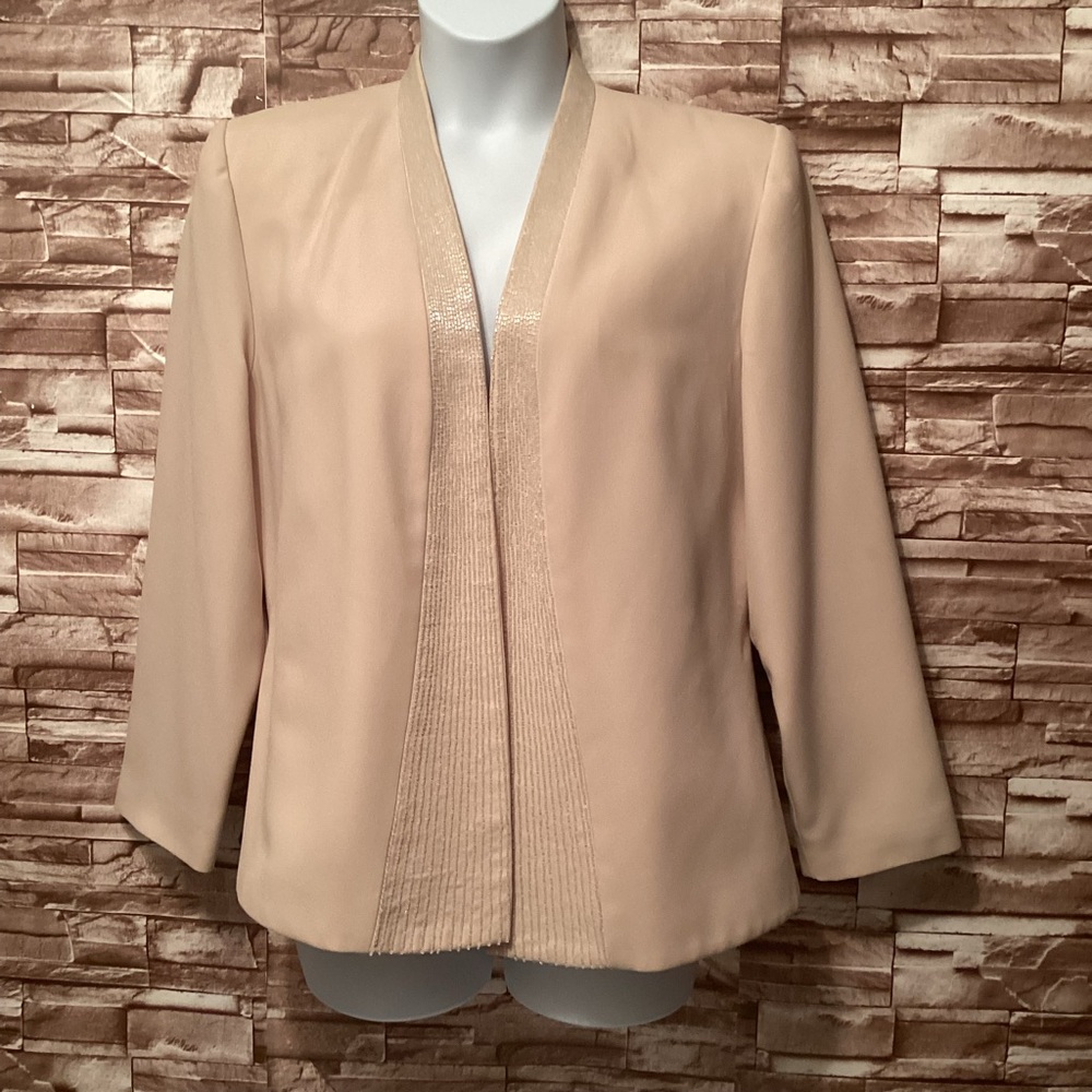 Caramia Cream Blazer with V-Neck 16
